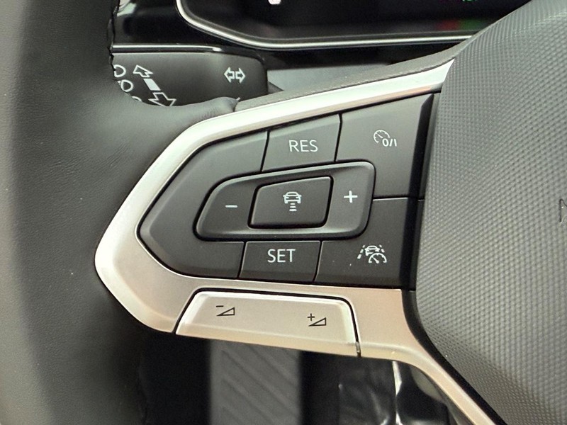 Volkswagen Jetta Vehicle Full-screen Gallery Image 11