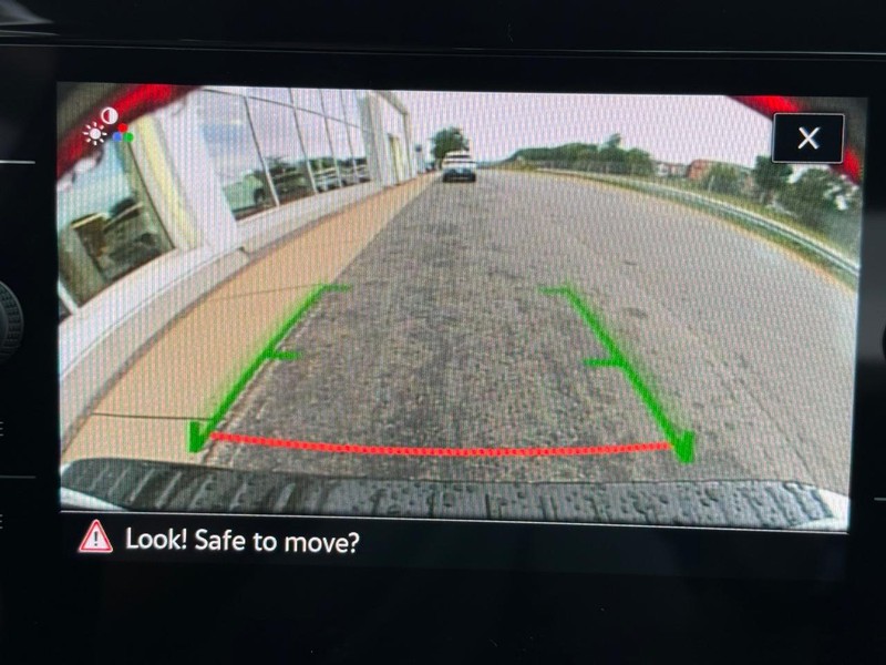 Volkswagen Jetta Vehicle Full-screen Gallery Image 13