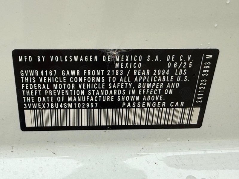 Volkswagen Jetta Vehicle Full-screen Gallery Image 17