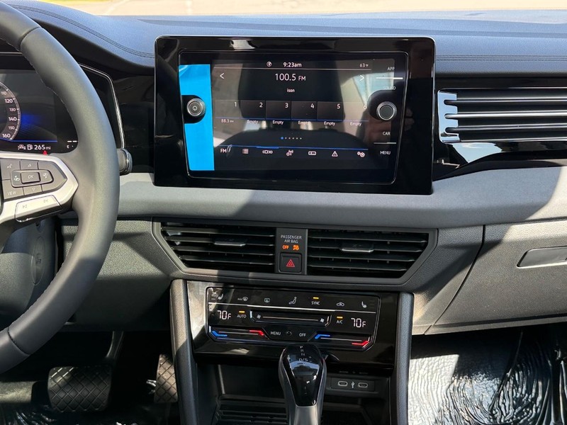 Volkswagen Jetta Vehicle Full-screen Gallery Image 7