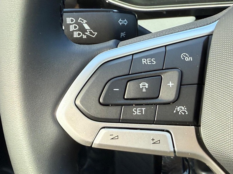 Volkswagen Jetta Vehicle Full-screen Gallery Image 11