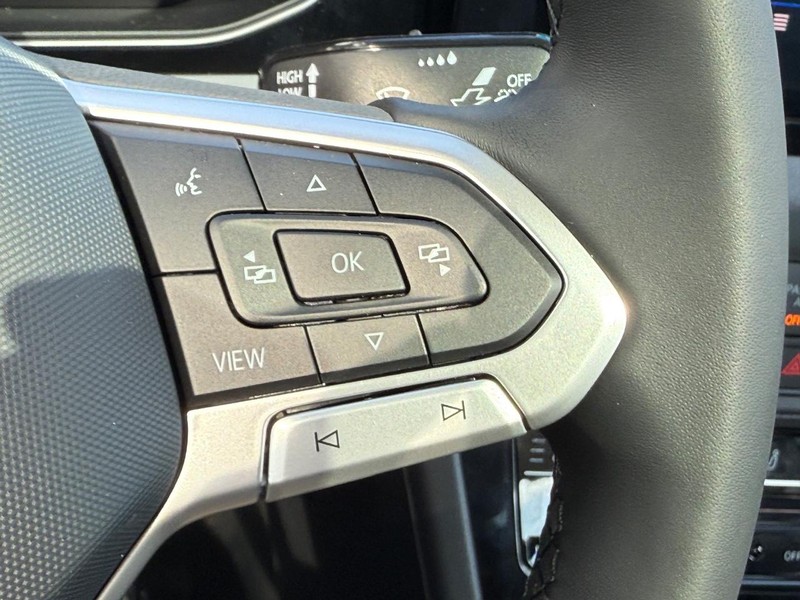 Volkswagen Jetta Vehicle Full-screen Gallery Image 12