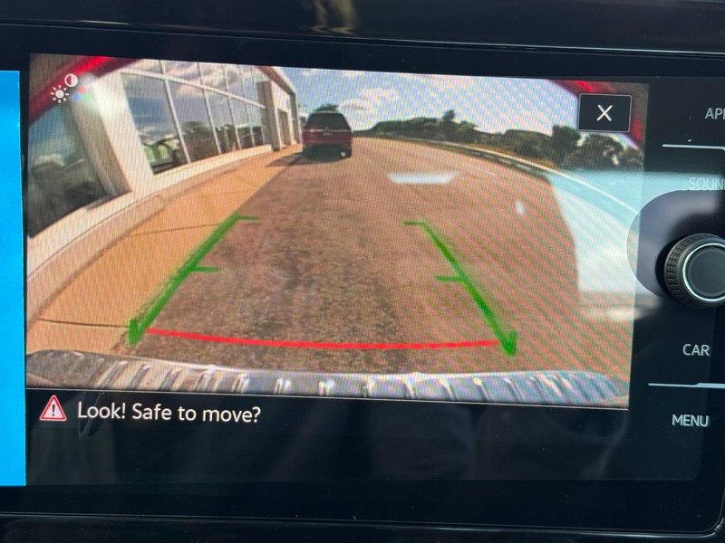 Volkswagen Jetta Vehicle Full-screen Gallery Image 13