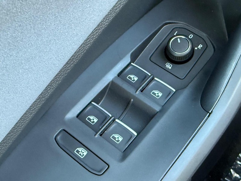 Volkswagen Jetta Vehicle Full-screen Gallery Image 15