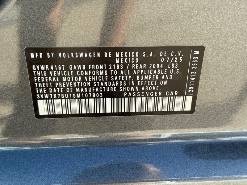 Volkswagen Jetta Vehicle Full-screen Gallery Image 17