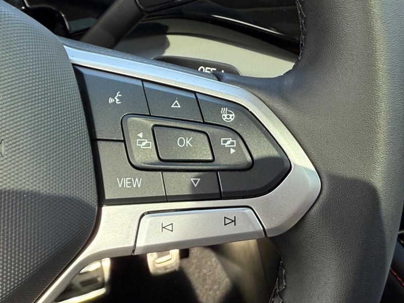 Volkswagen Atlas Vehicle Full-screen Gallery Image 12