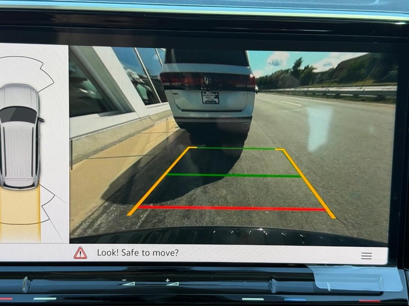 Volkswagen Atlas Vehicle Full-screen Gallery Image 13