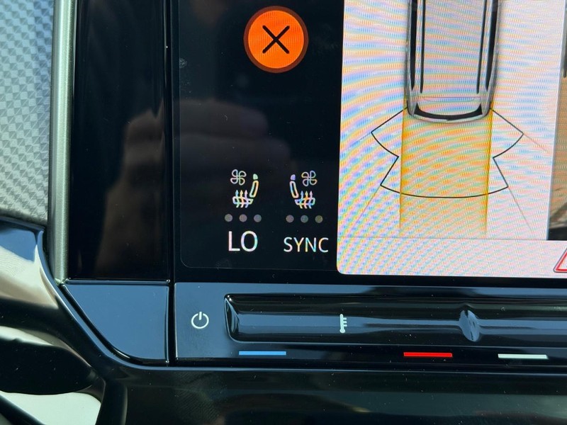 Volkswagen Atlas Vehicle Full-screen Gallery Image 14