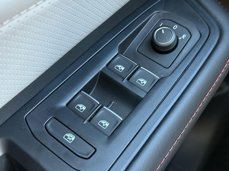 Volkswagen Atlas Vehicle Full-screen Gallery Image 15