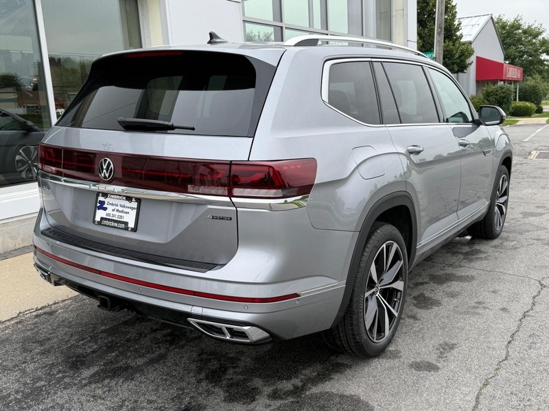 Volkswagen Atlas Vehicle Full-screen Gallery Image 3