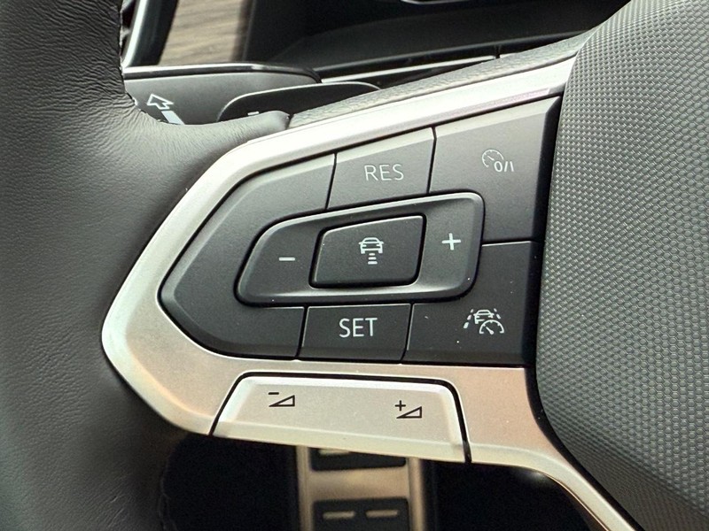 Volkswagen Atlas Vehicle Full-screen Gallery Image 11