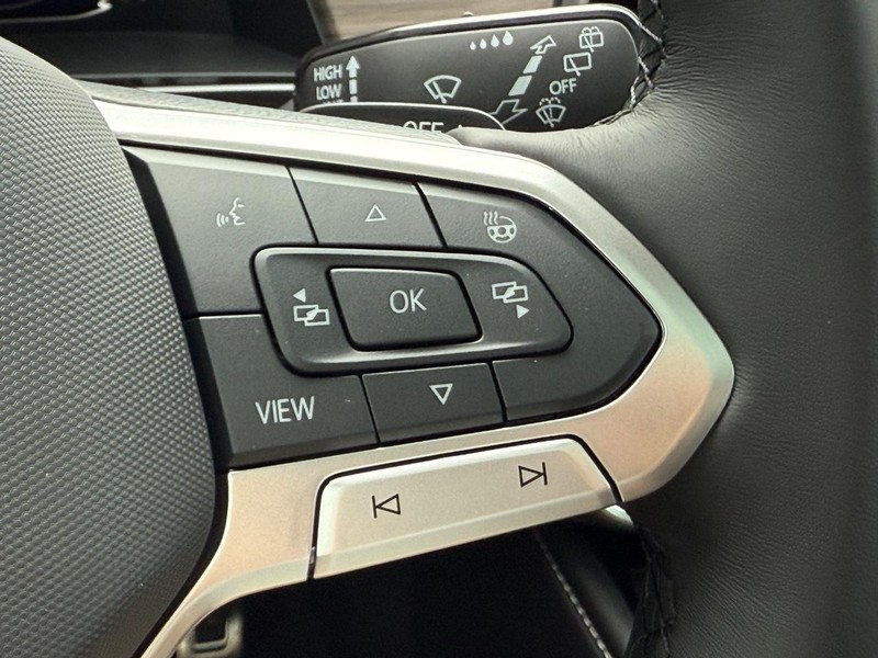 Volkswagen Atlas Vehicle Full-screen Gallery Image 12