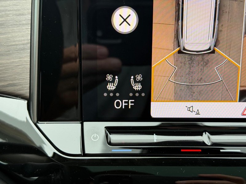 Volkswagen Atlas Vehicle Full-screen Gallery Image 14