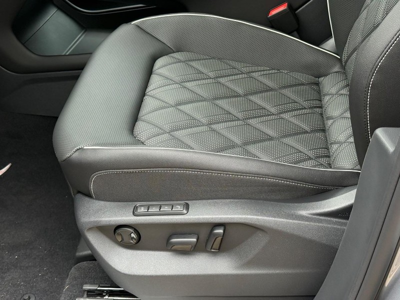 Volkswagen Atlas Vehicle Full-screen Gallery Image 16