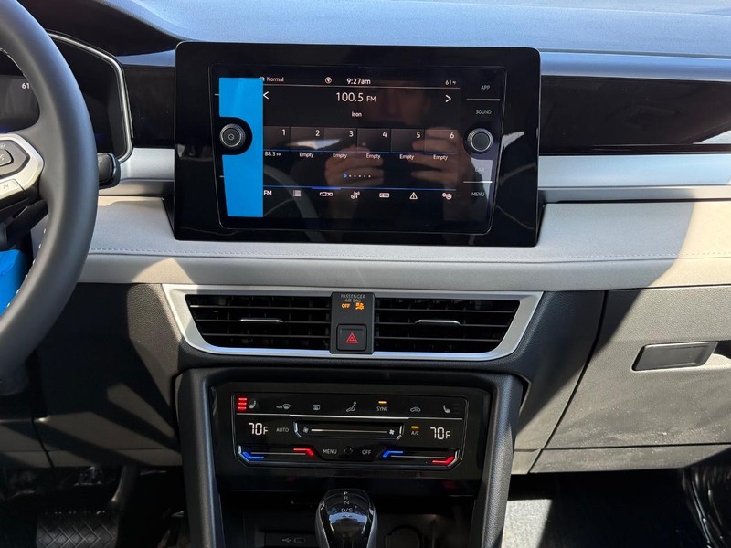 Volkswagen Taos Vehicle Full-screen Gallery Image 7