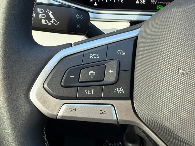 Volkswagen Taos Vehicle Full-screen Gallery Image 11