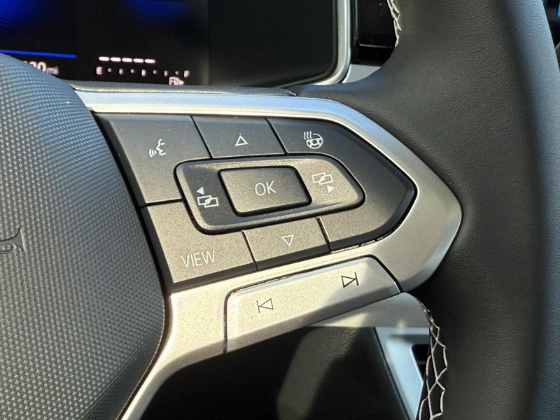 Volkswagen Taos Vehicle Full-screen Gallery Image 12