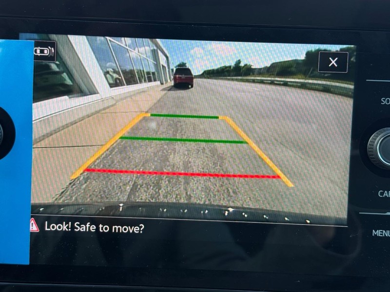 Volkswagen Taos Vehicle Full-screen Gallery Image 13