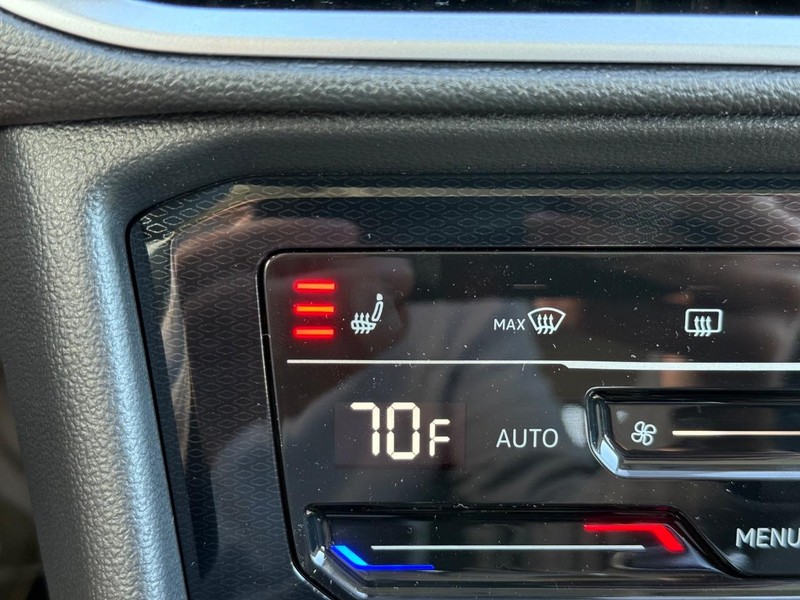 Volkswagen Taos Vehicle Full-screen Gallery Image 14