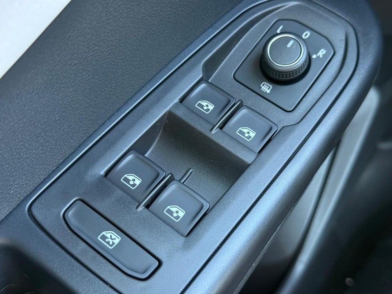 Volkswagen Taos Vehicle Full-screen Gallery Image 15