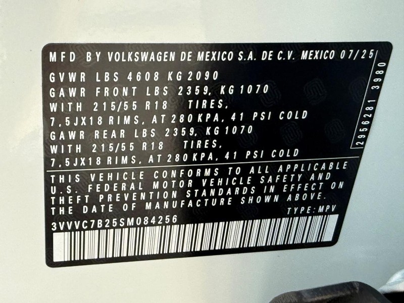 Volkswagen Taos Vehicle Full-screen Gallery Image 17