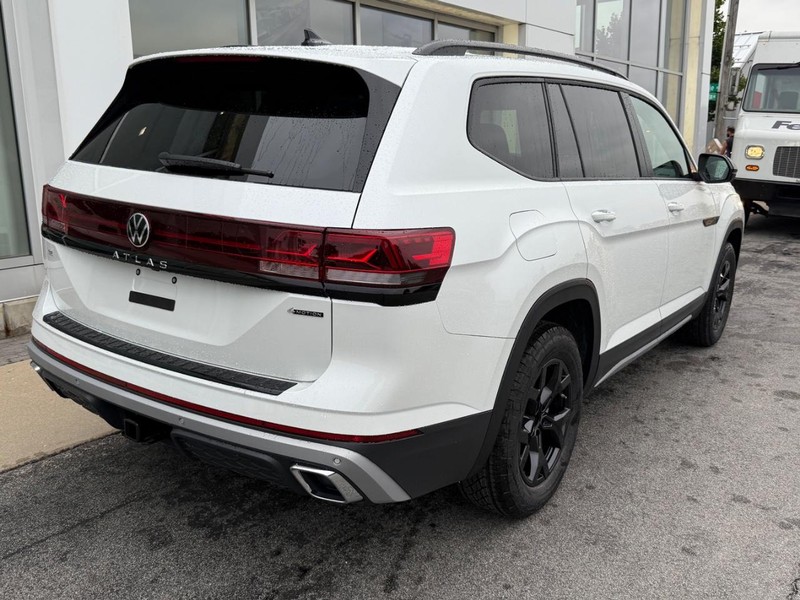 Volkswagen Atlas Vehicle Full-screen Gallery Image 3