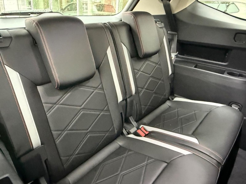 Volkswagen Atlas Vehicle Full-screen Gallery Image 4