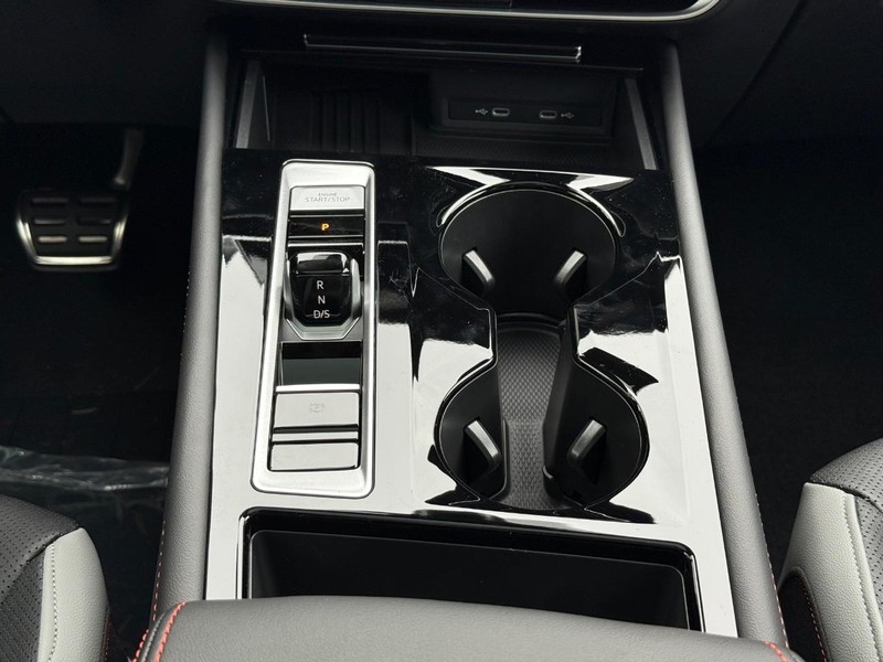 Volkswagen Atlas Vehicle Full-screen Gallery Image 7