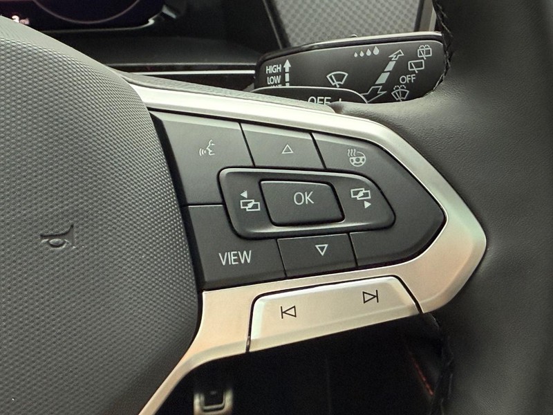 Volkswagen Atlas Vehicle Full-screen Gallery Image 11