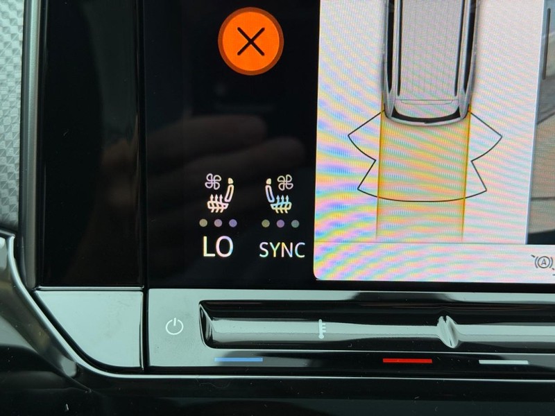 Volkswagen Atlas Vehicle Full-screen Gallery Image 13