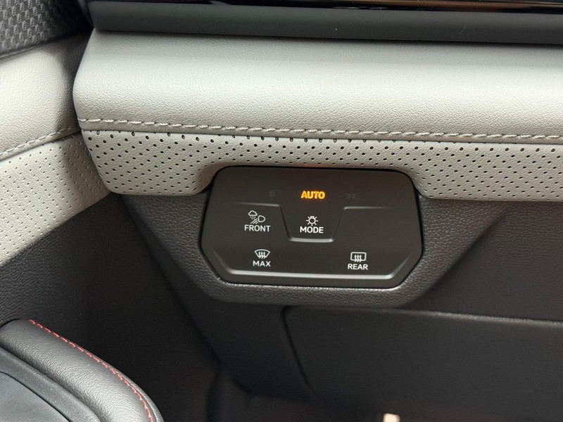 Volkswagen Atlas Vehicle Full-screen Gallery Image 14