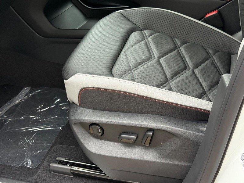 Volkswagen Atlas Vehicle Full-screen Gallery Image 16