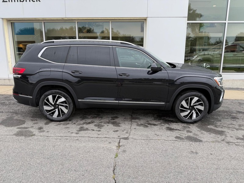 Volkswagen Atlas Vehicle Full-screen Gallery Image 2