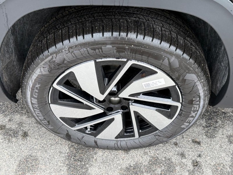 Volkswagen Atlas Vehicle Full-screen Gallery Image 4