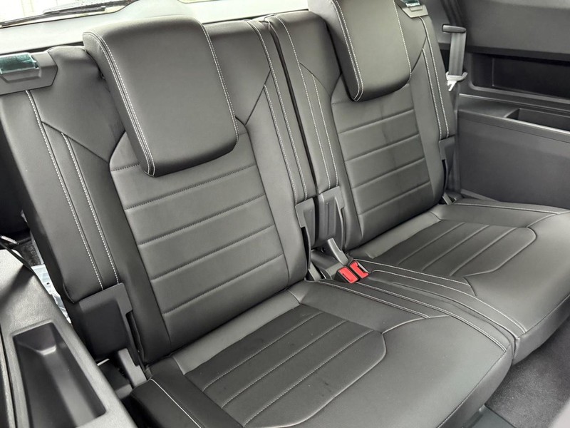 Volkswagen Atlas Vehicle Full-screen Gallery Image 5