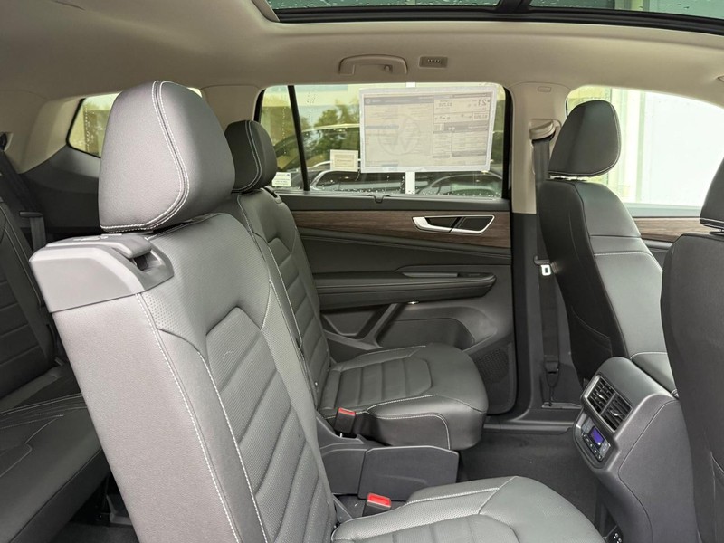 Volkswagen Atlas Vehicle Full-screen Gallery Image 6