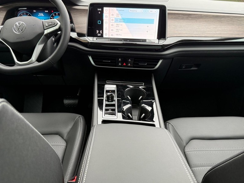 Volkswagen Atlas Vehicle Full-screen Gallery Image 7