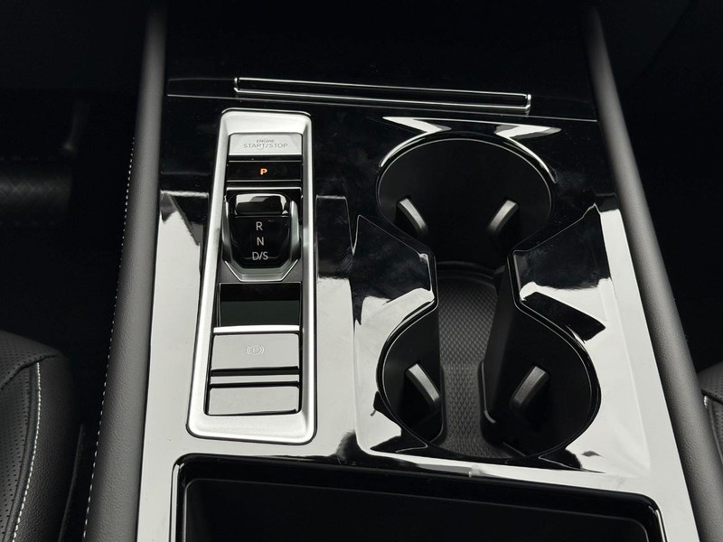 Volkswagen Atlas Vehicle Full-screen Gallery Image 9