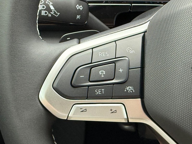 Volkswagen Atlas Vehicle Full-screen Gallery Image 11