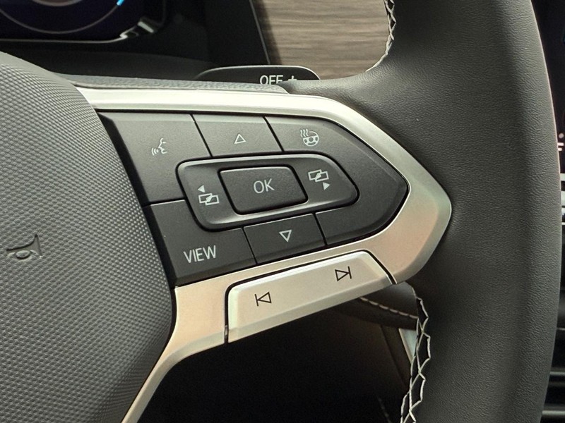 Volkswagen Atlas Vehicle Full-screen Gallery Image 12