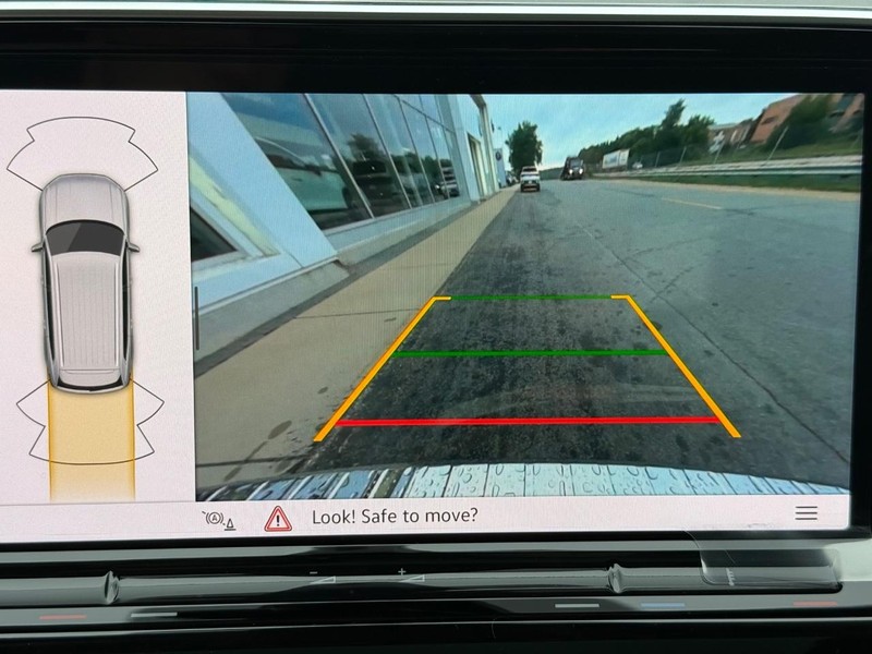 Volkswagen Atlas Vehicle Full-screen Gallery Image 13