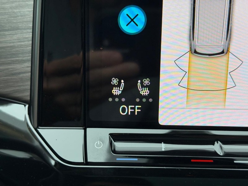 Volkswagen Atlas Vehicle Full-screen Gallery Image 14