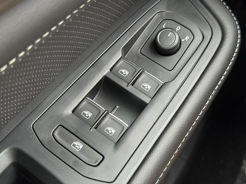 Volkswagen Atlas Vehicle Full-screen Gallery Image 15