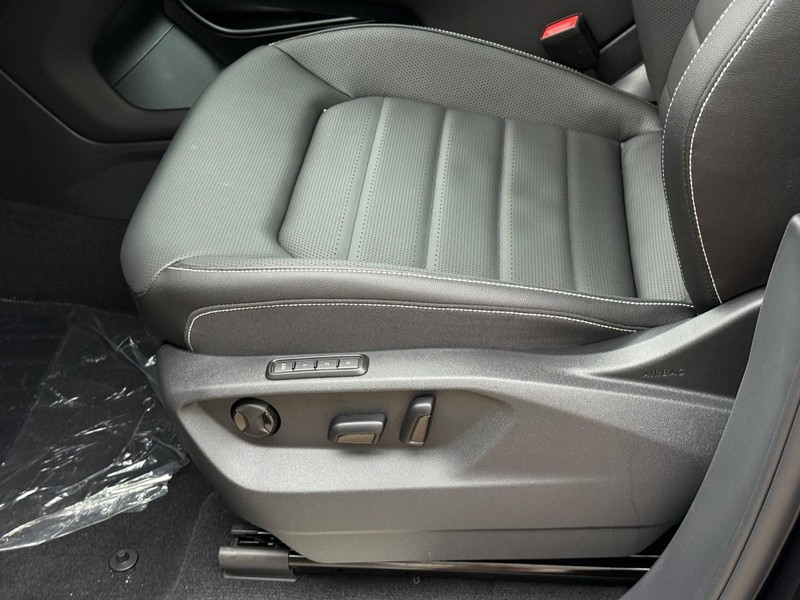 Volkswagen Atlas Vehicle Full-screen Gallery Image 16