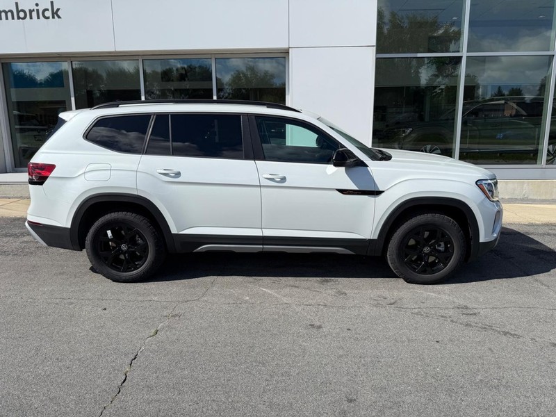 Volkswagen Atlas Vehicle Full-screen Gallery Image 2