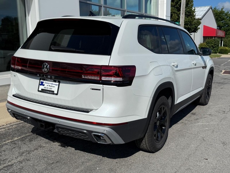 Volkswagen Atlas Vehicle Full-screen Gallery Image 3