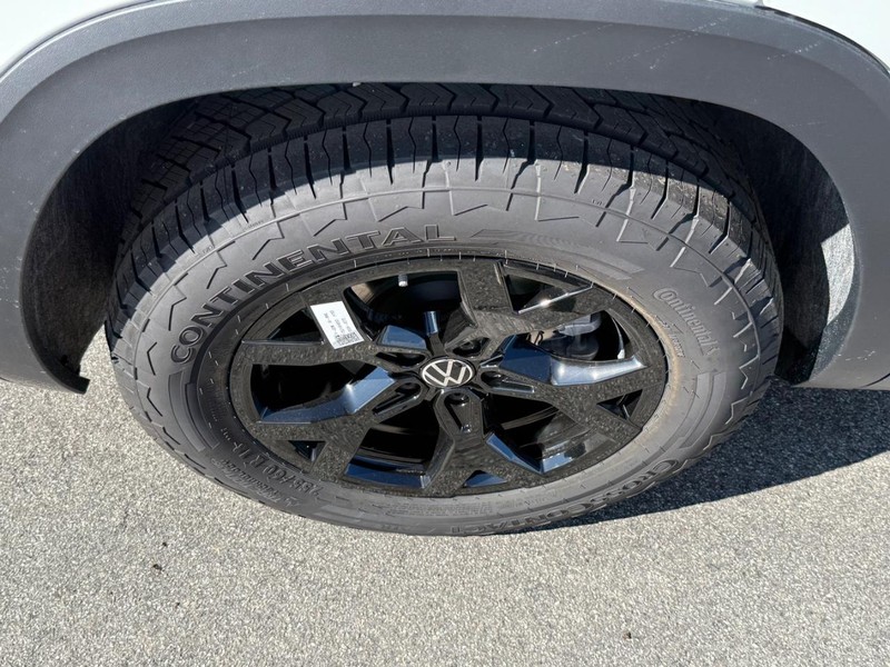 Volkswagen Atlas Vehicle Full-screen Gallery Image 4