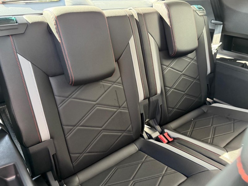 Volkswagen Atlas Vehicle Full-screen Gallery Image 5