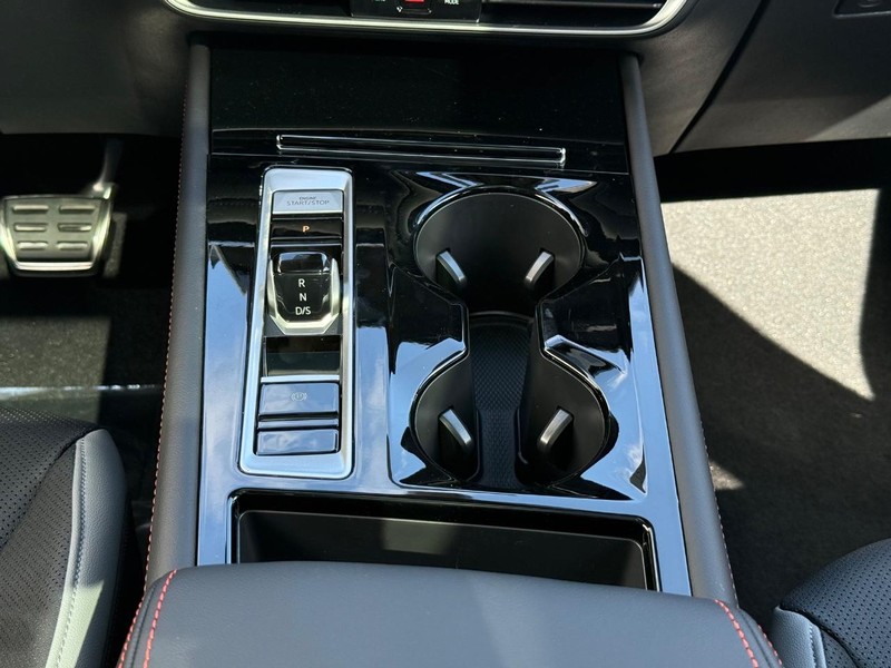 Volkswagen Atlas Vehicle Full-screen Gallery Image 9