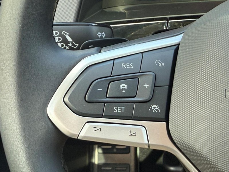 Volkswagen Atlas Vehicle Full-screen Gallery Image 12